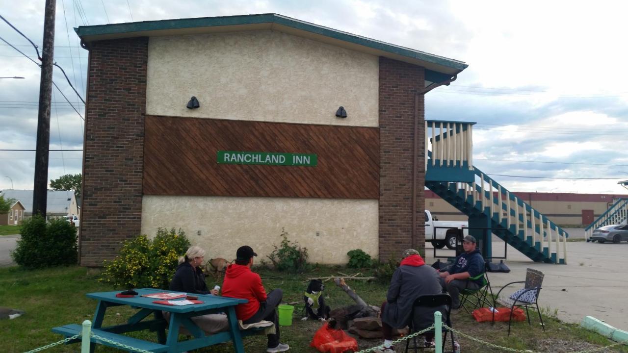 Ranchland Inn Nanton Buitenkant foto