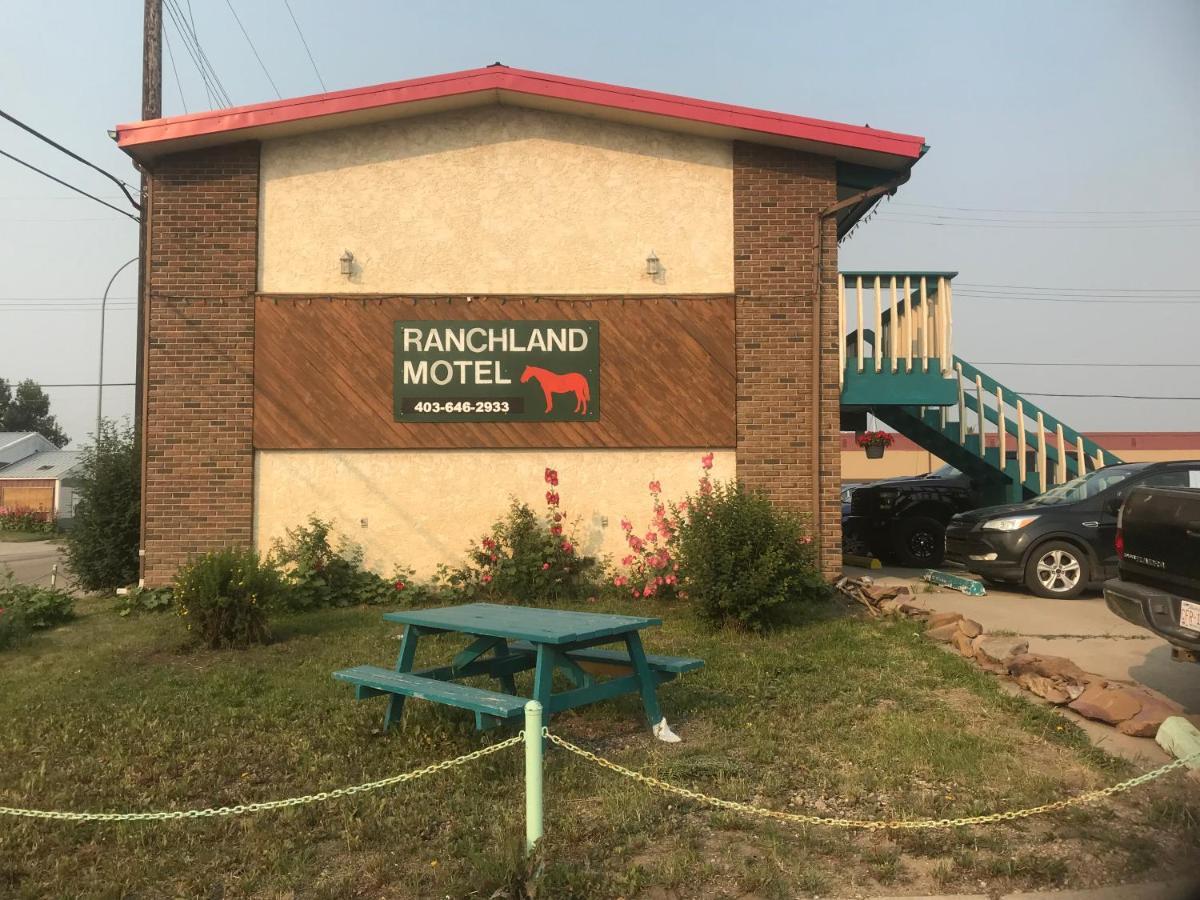 Ranchland Inn Nanton Buitenkant foto