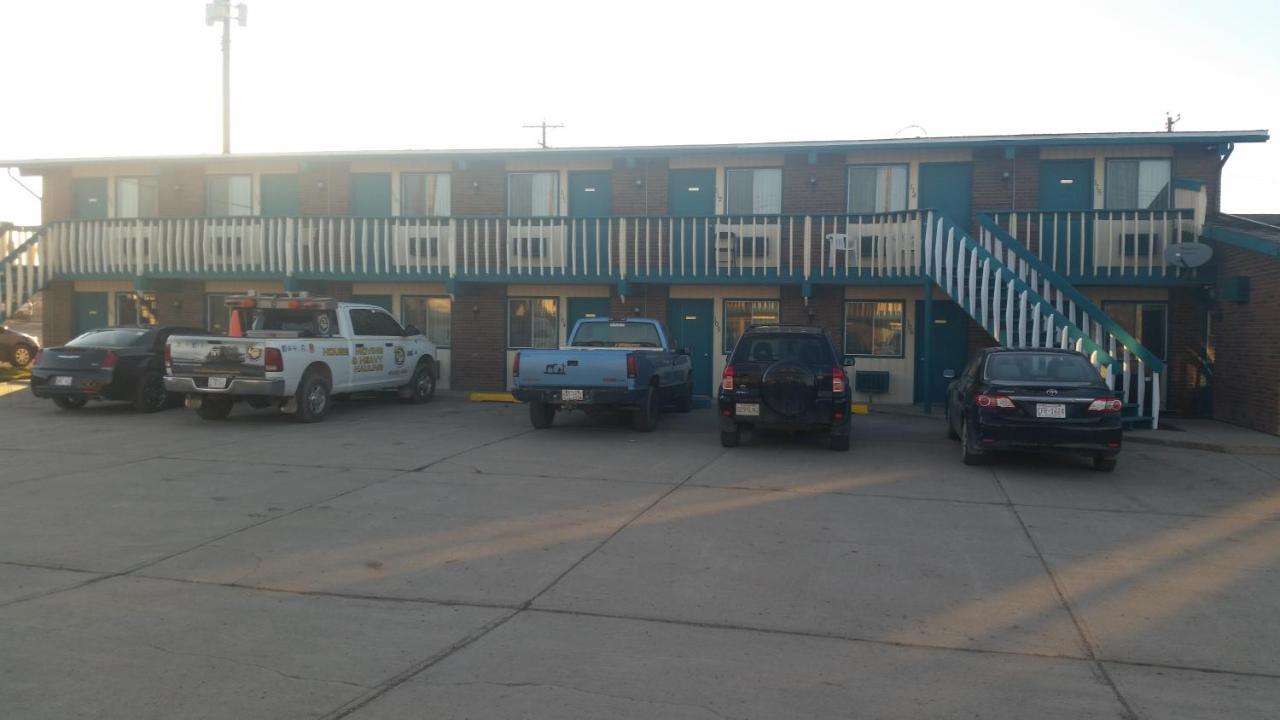 Ranchland Inn Nanton Buitenkant foto