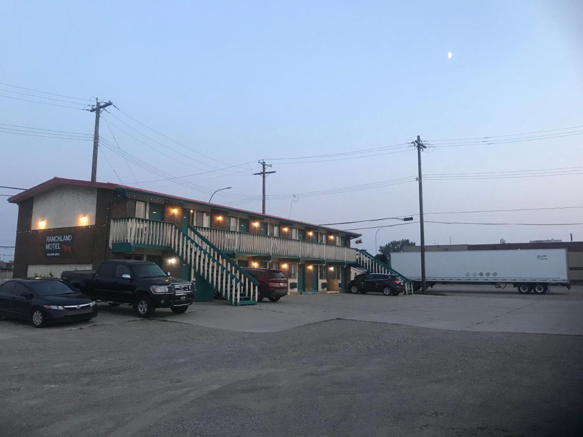 Ranchland Inn Nanton Buitenkant foto