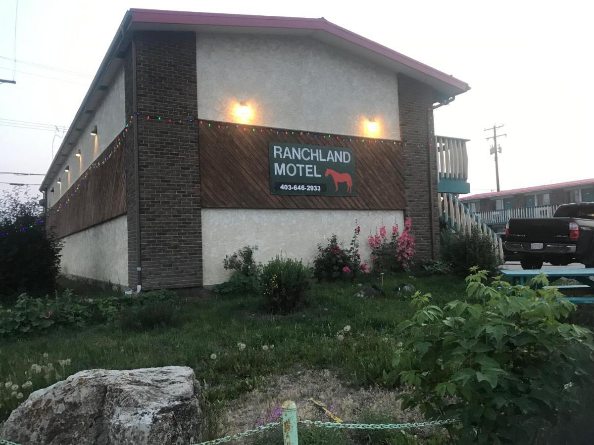 Ranchland Inn Nanton Buitenkant foto