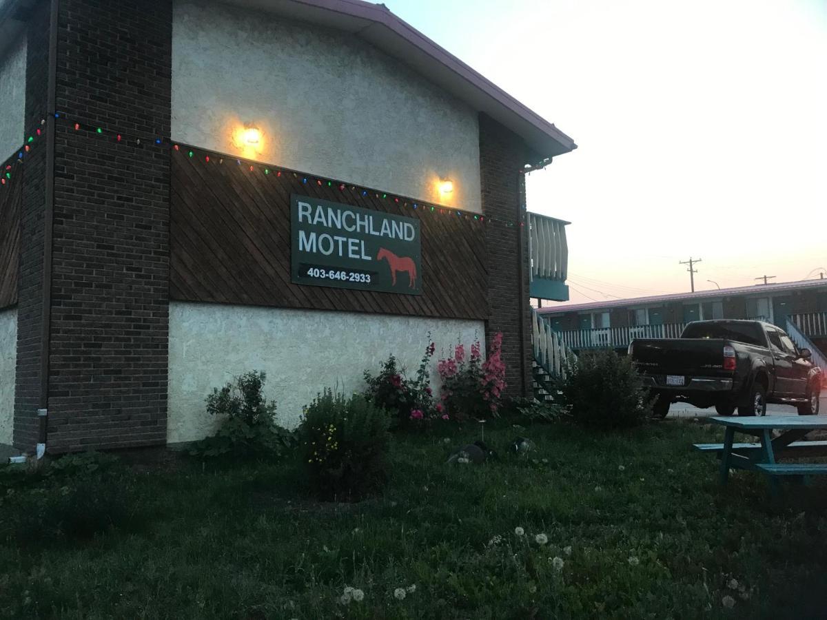 Ranchland Inn Nanton Buitenkant foto