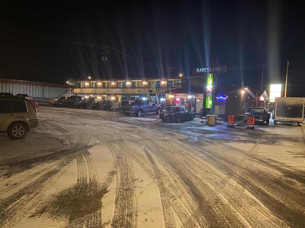 Ranchland Inn Nanton Buitenkant foto