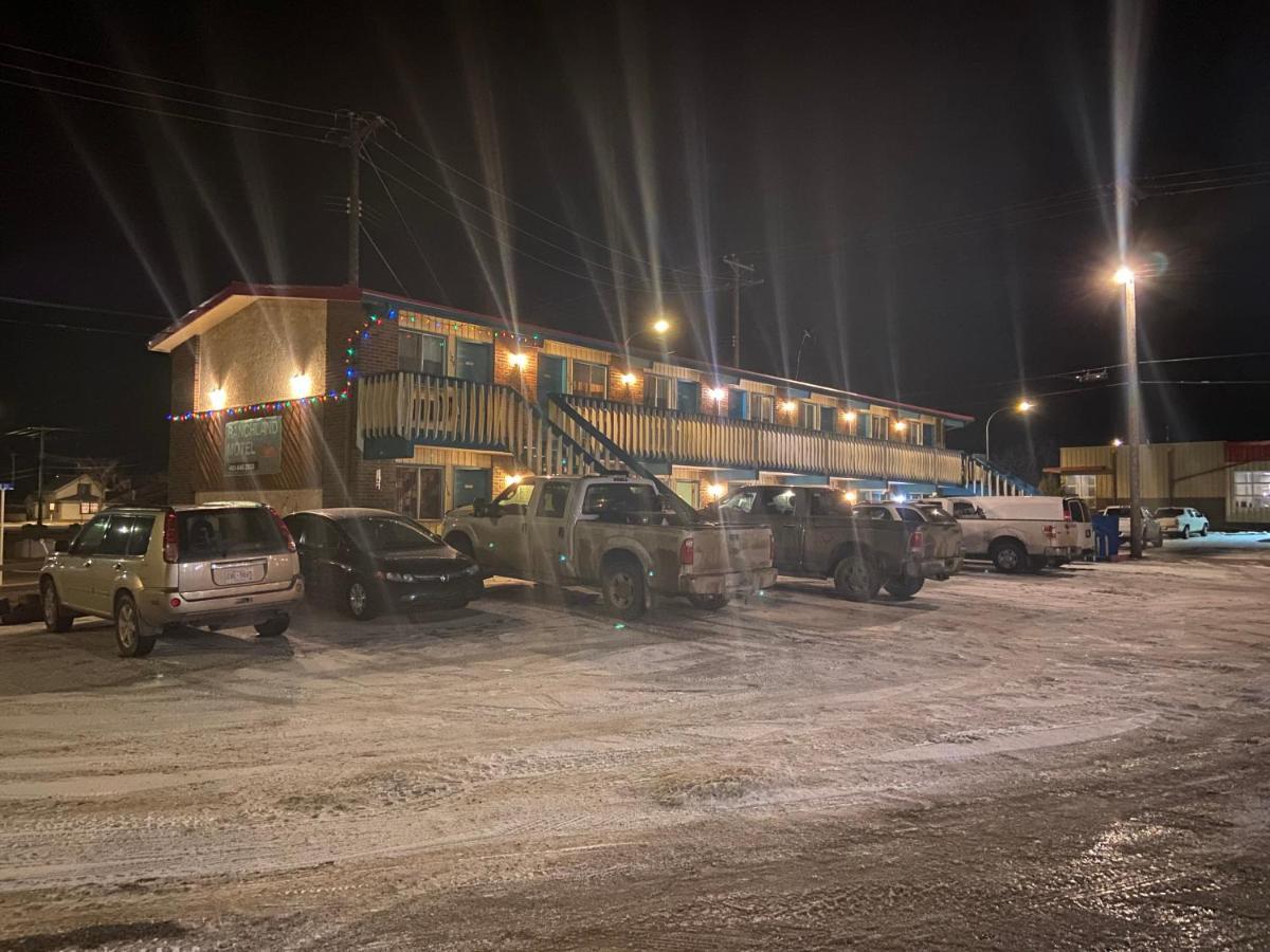 Ranchland Inn Nanton Buitenkant foto