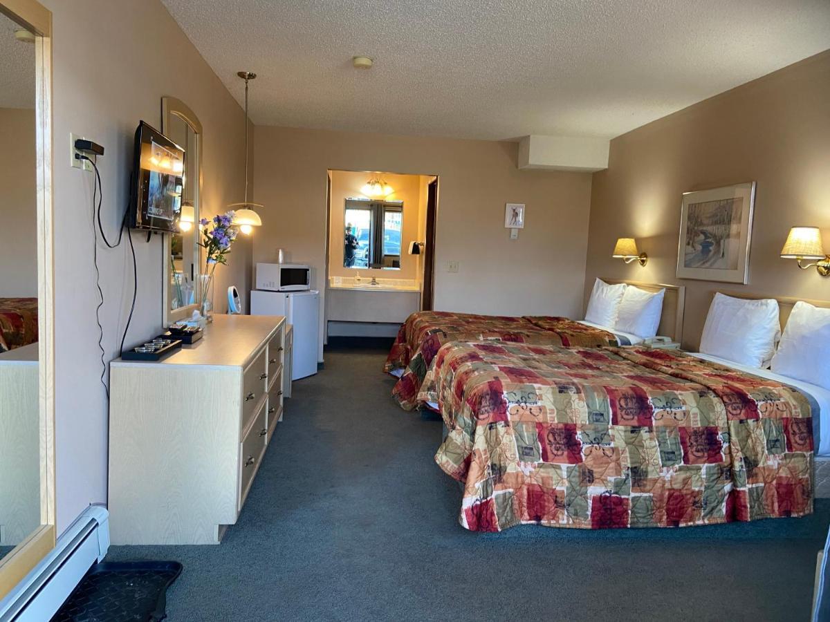 Ranchland Inn Nanton Buitenkant foto