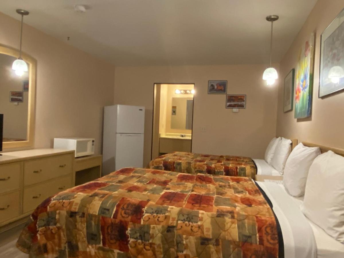 Ranchland Inn Nanton Buitenkant foto